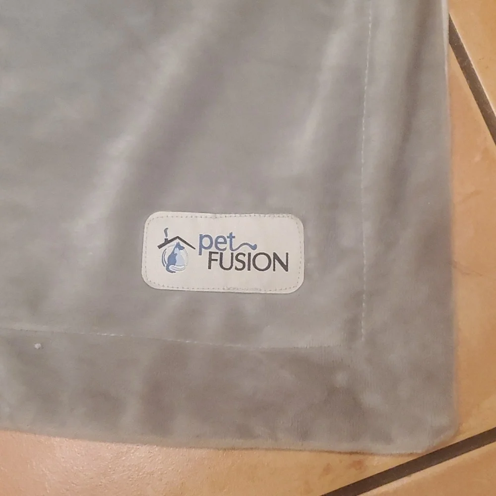 Pet Fusion Gray Plush Recersible Dog Bed Blanket NWOT